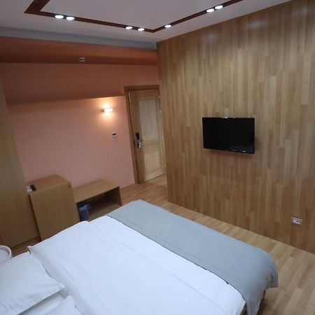 Elite Hotel Поградец Екстериор снимка