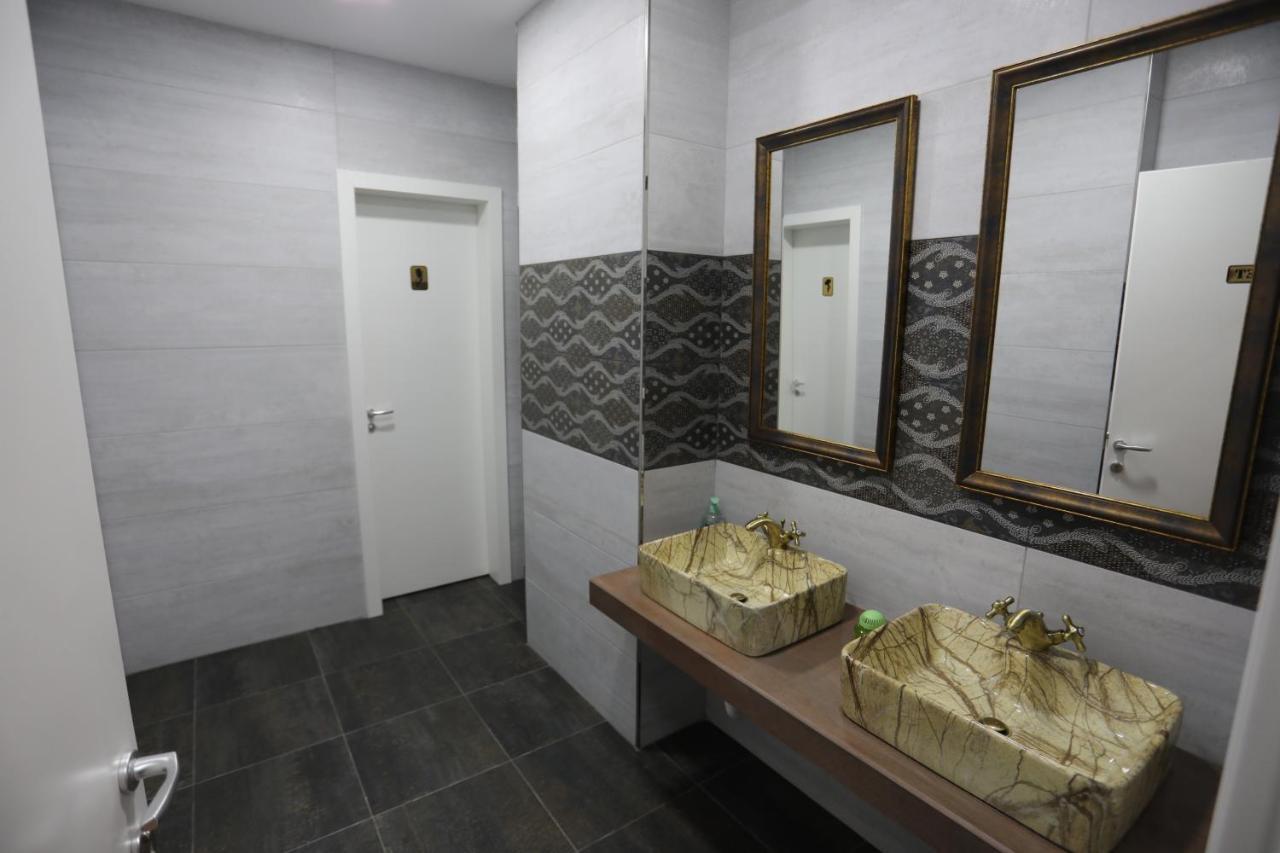 Elite Hotel Поградец Екстериор снимка