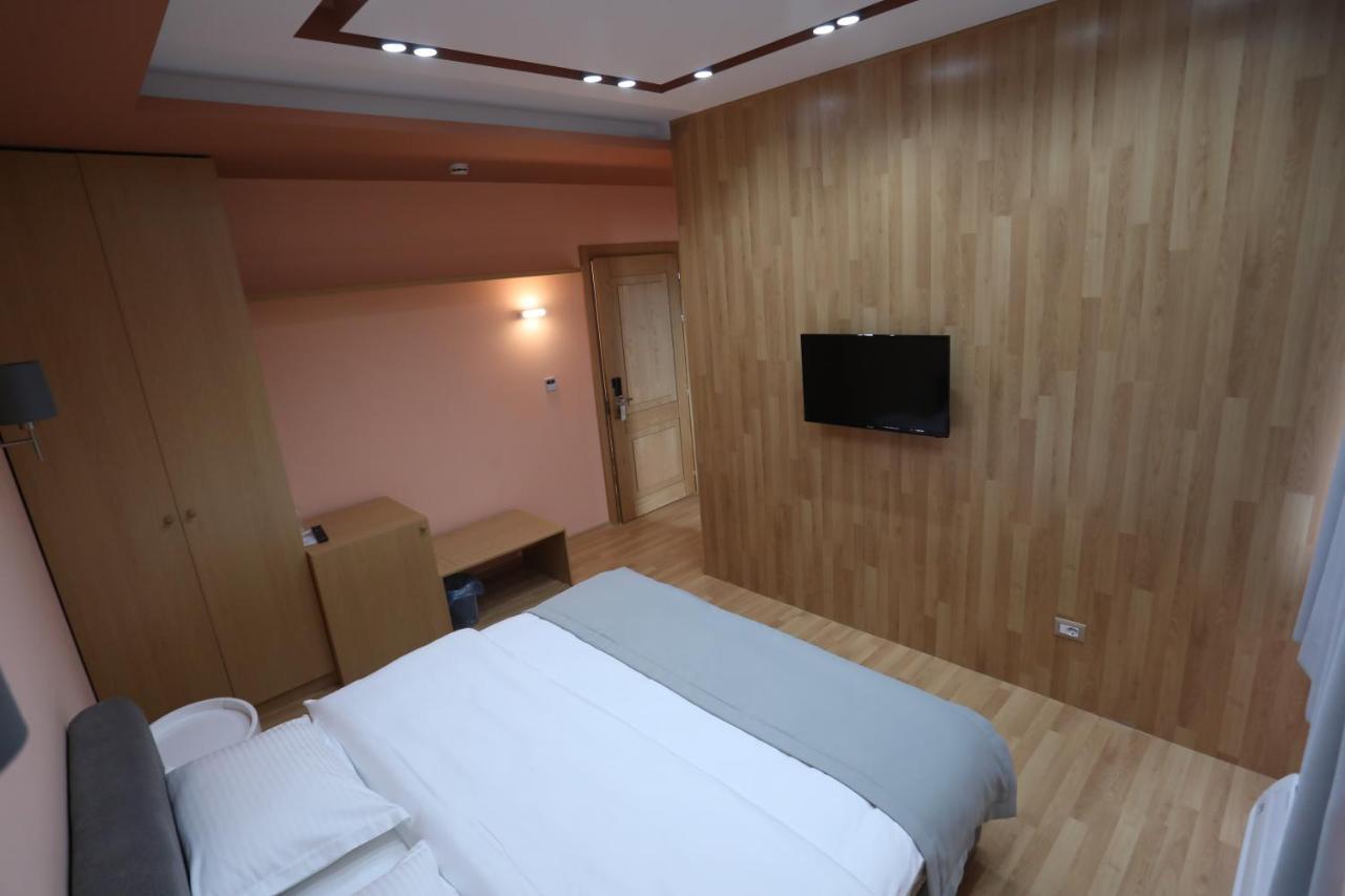Elite Hotel Поградец Екстериор снимка