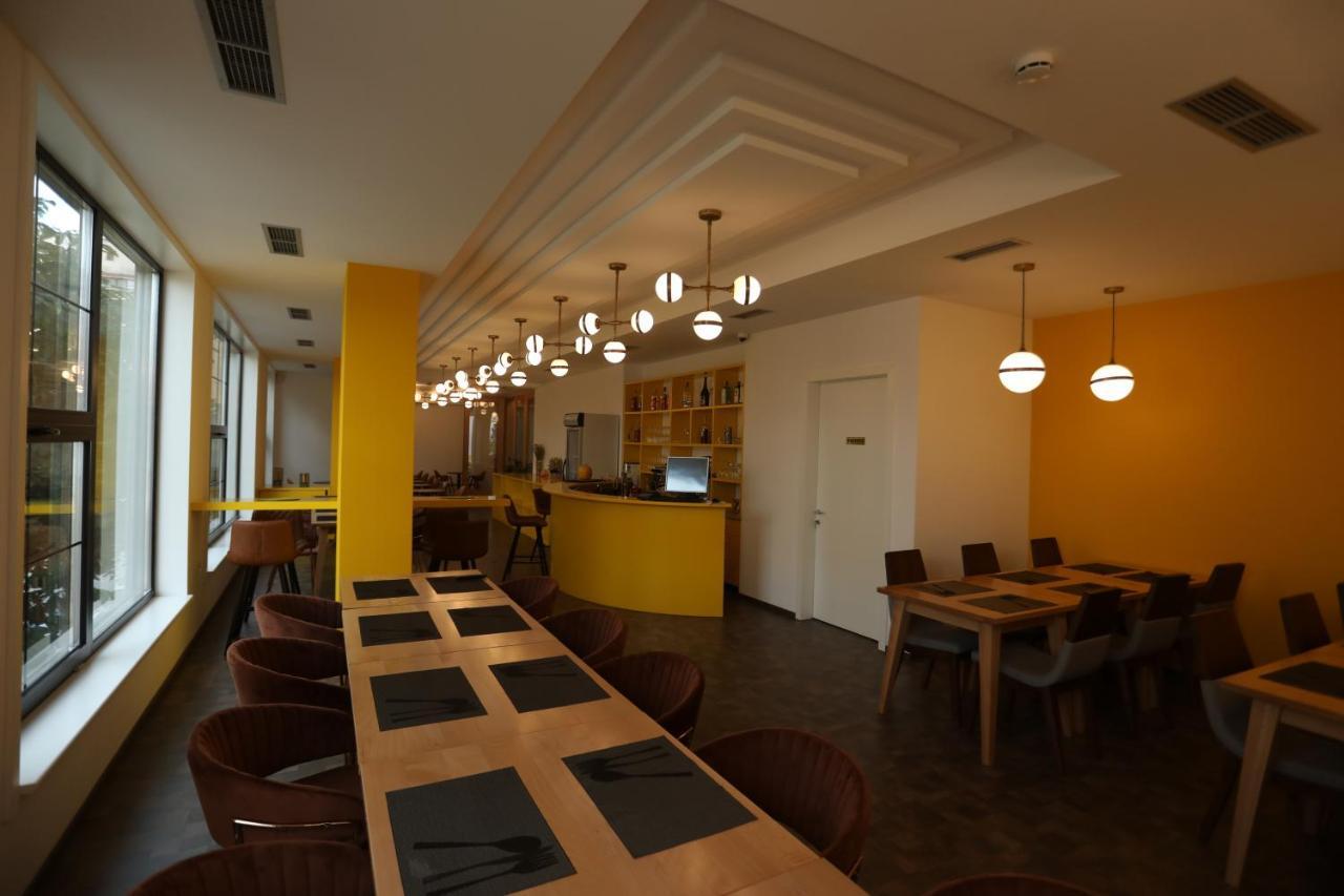 Elite Hotel Поградец Екстериор снимка