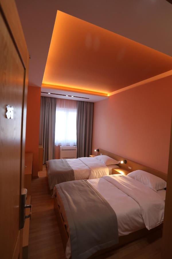 Elite Hotel Поградец Екстериор снимка